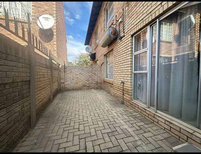 2 BEDROOM APARTMENT FOR SALE IN RUSTENBURG CENTRAL